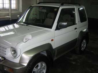 1997 Mitsubishi Pajero Junior Pictures