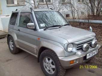 1997 Mitsubishi Pajero Junior Pictures