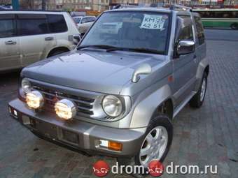 1997 Mitsubishi Pajero Junior Pictures