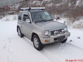 1997 Mitsubishi Pajero Junior Photos
