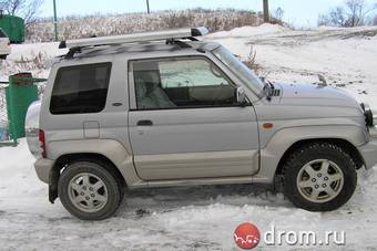 1997 Mitsubishi Pajero Junior Photos