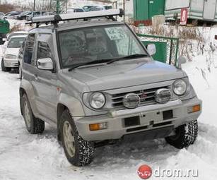 1997 Mitsubishi Pajero Junior Photos