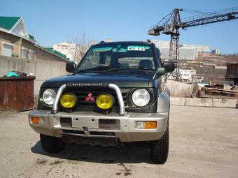 1997 Mitsubishi Pajero Junior Pictures