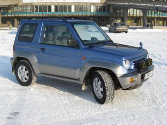1997 Mitsubishi Pajero Junior Photos