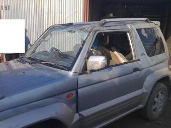 1997 Mitsubishi Pajero Junior Photos