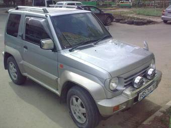 1997 Mitsubishi Pajero Junior Photos
