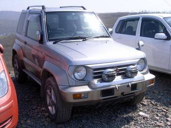 1997 Mitsubishi Pajero Junior Pictures