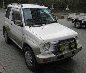 1997 Mitsubishi Pajero Junior Photos