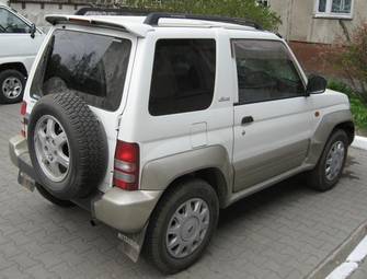 1997 Mitsubishi Pajero Junior Photos