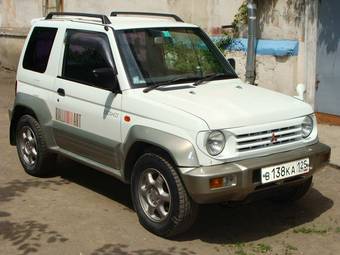 1997 Mitsubishi Pajero Junior Pictures