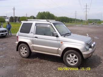 1997 Mitsubishi Pajero Junior Photos