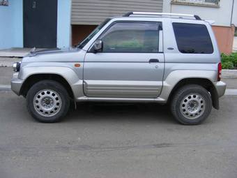 1997 Mitsubishi Pajero Junior Photos