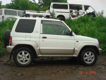 1997 Mitsubishi Pajero Junior Photos