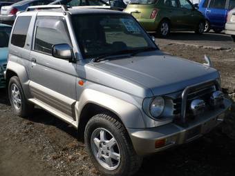 1997 Mitsubishi Pajero Junior Photos