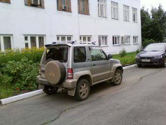 1997 Mitsubishi Pajero Junior Pictures