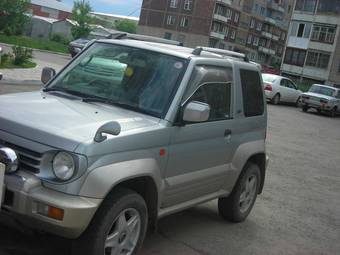 1997 Mitsubishi Pajero Junior Pictures