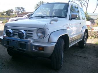 1997 Mitsubishi Pajero Junior Pictures