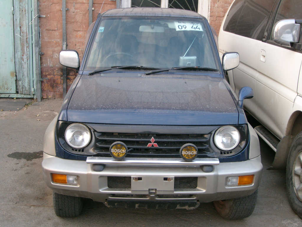 1998 Mitsubishi Pajero Junior specs, Engine size 1100cm3, Fuel type