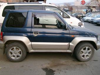 1998 Mitsubishi Pajero Junior Photos