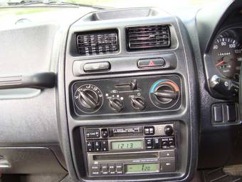 1998 Mitsubishi Pajero Junior Photos