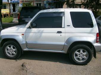 1999 Mitsubishi Pajero Junior Images