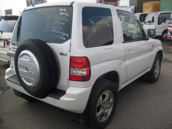 2002 Mitsubishi Pajero Junior Images