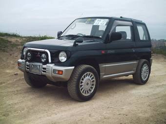 1995 Mitsubishi Pajero Mini Pictures