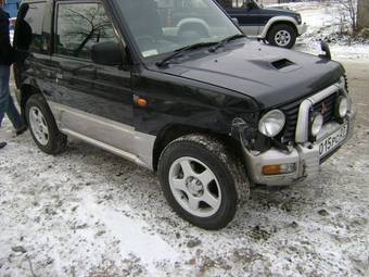 1996 Mitsubishi Pajero Mini Photos