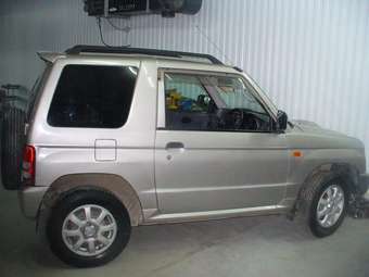 1997 Mitsubishi Pajero Mini Photos