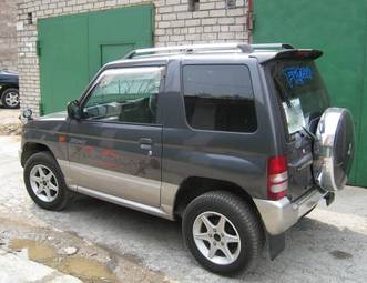 1997 Mitsubishi Pajero Mini Photos