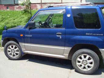 1998 Mitsubishi Pajero Mini Pictures