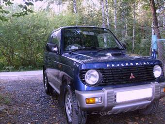 1998 Mitsubishi Pajero Mini Photos