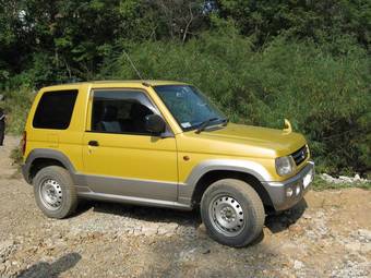 1999 Mitsubishi Pajero Mini Pictures