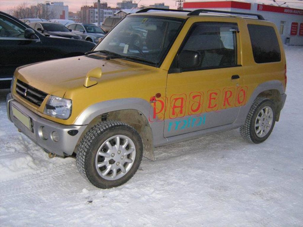 2000 Mitsubishi Pajero Mini