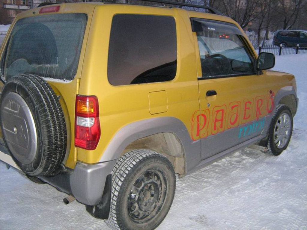 2000 Mitsubishi Pajero Mini