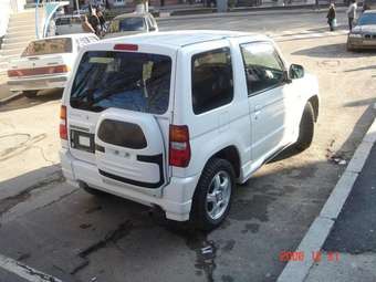 2000 Mitsubishi Pajero Mini Pics