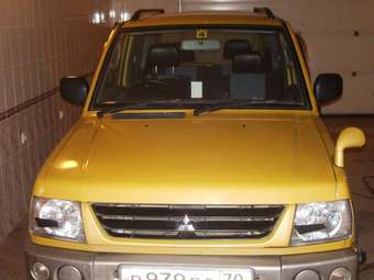 2000 Mitsubishi Pajero Mini Images