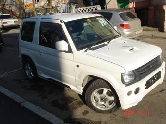 2000 Mitsubishi Pajero Mini Pictures