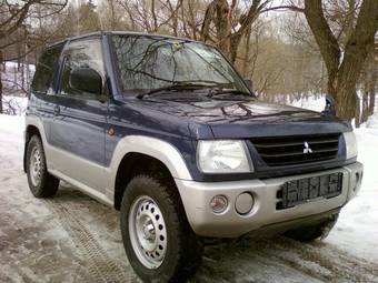 2000 Mitsubishi Pajero Mini Photos