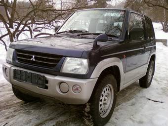 2000 Mitsubishi Pajero Mini Photos