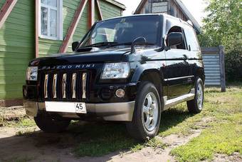 2000 Mitsubishi Pajero Mini Pics