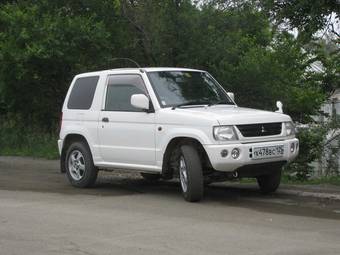 2000 Mitsubishi Pajero Mini Photos