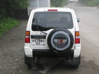 2000 Mitsubishi Pajero Mini Pictures