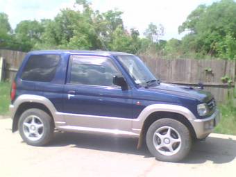 2000 Mitsubishi Pajero Mini Photos