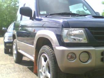 2000 Mitsubishi Pajero Mini Pictures