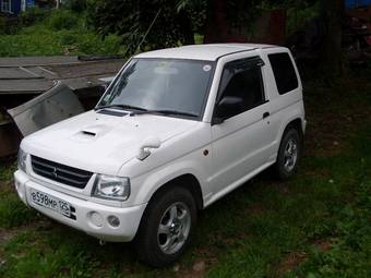 2000 Mitsubishi Pajero Mini Photos