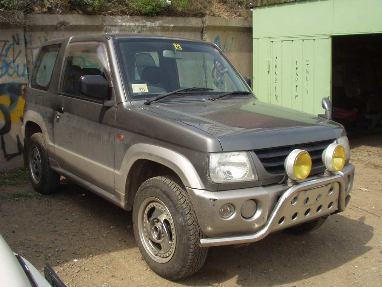 2000 Mitsubishi Pajero Mini