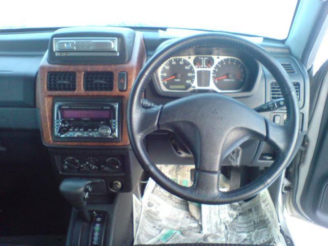 2001 Mitsubishi Pajero Mini