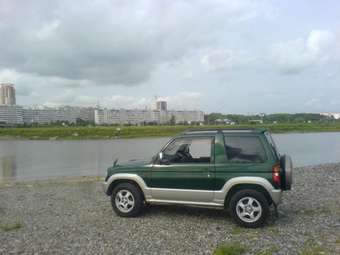 2001 Mitsubishi Pajero Mini Photos