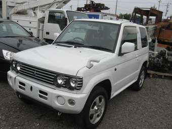 2001 Mitsubishi Pajero Mini Pictures